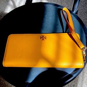 Tory Burch wallet. Beautiful and lightweight. Slight discoloration